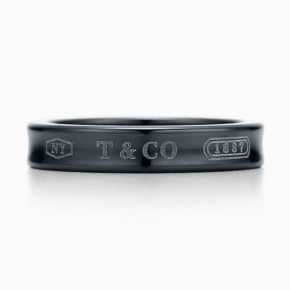 Tiffany 1837™ narrow ring in midnight titanium